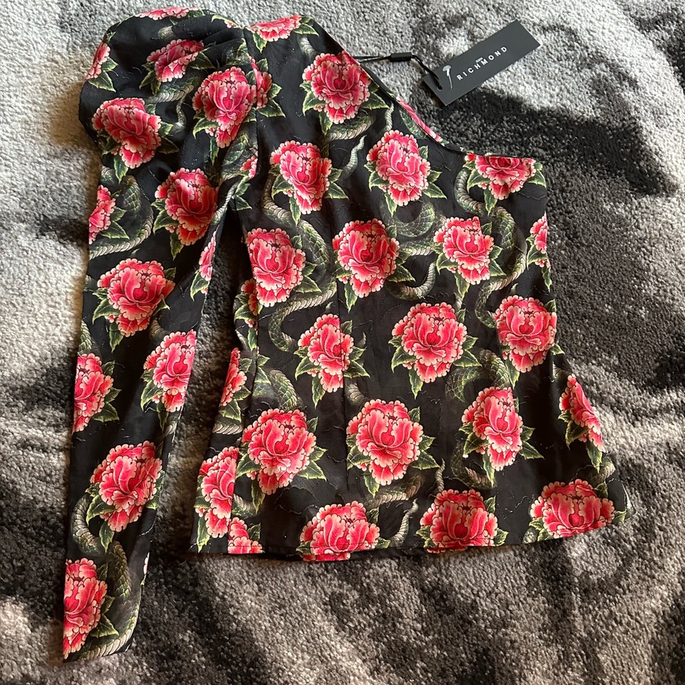 One shoulder top